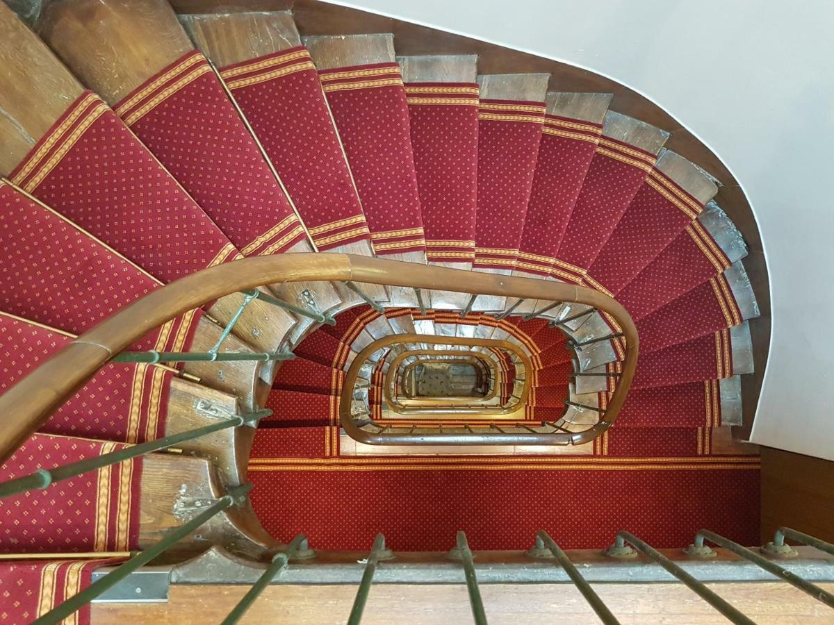 Hotel De Venise Париж Екстериор снимка